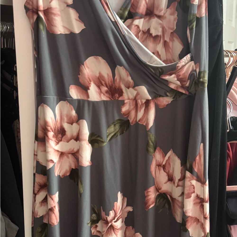 Kaileigh One Shoulder Floral Dress in Gray and Pink